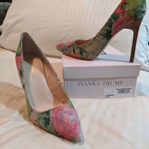 Ivanka Trump floral pumps size 10 M
